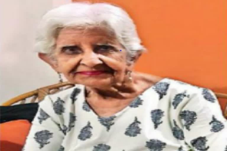 pune old lady will visit pakistan