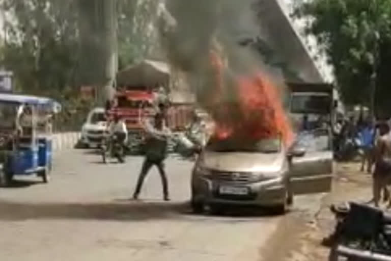 Fire in vehicle in Ghaziabad