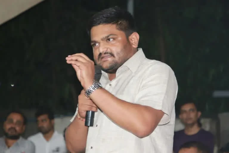 Is Hardik Patel going to join the BJP or the Aam Aadmi Party?  Hardik Patel resignation future plan  Hardik Patel going to join the BJP or the AAP  ഹാര്‍ദിക് പട്ടേല്‍ ബിജെപിയിലേക്കോ എഎപിയിലേക്കോ  ഹാര്‍ദിക് പട്ടേലിന്‍റെ രാജി  ഹാര്‍ദിക് പട്ടേലിന്‍റെ രാജിയ്‌ക്ക് കാരണം