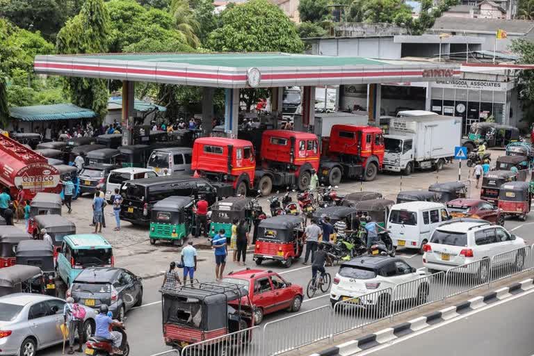 Lankan govt urges citizens not to queue up for fuel