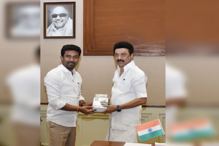 OPS son met and talked with cm Stalin முதலமைச்சர் ஸ்டாலினை சந்தித்து பேசிய ஓபிஎஸ் மகன் - இதுதான் காரணம்...