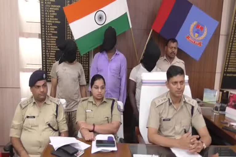 police-arrested-4-members-robbery-gang-in-dhanbad