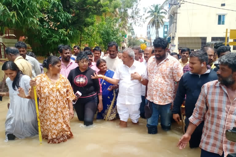 Heavy rain lashed Bengaluru: Rs.5 lakh solatium for families of the dead CM In Mysore and Uttara Kannada there also heavy rain