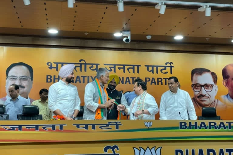 Ex-Punjab Cong chief Sunil Jakhar joins BJP