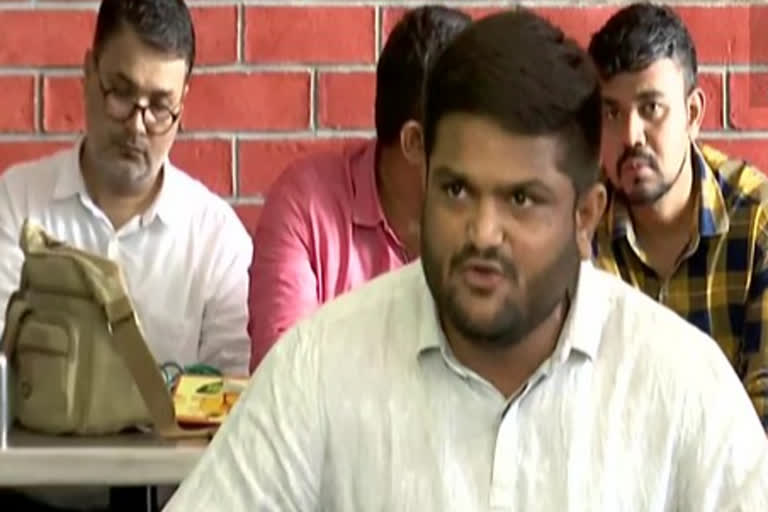 Hardik to join BJP or AAP