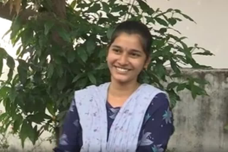 Siddipet girl becomes the first linewoman in Telangana