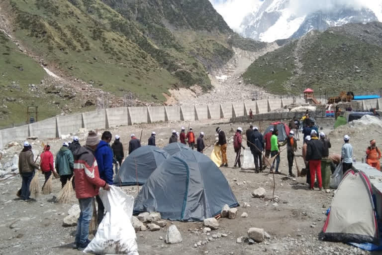 Cleanliness campaign in Kedarnath Dham