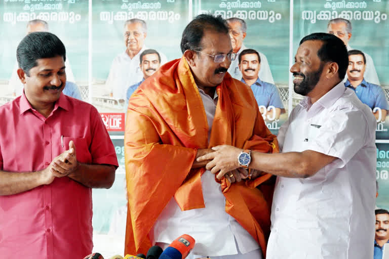 m b muraleedharan quite congress  ഉമാ തോമസിന്‍റെ സ്ഥാനാര്‍ഥിത്വത്തില്‍ അതൃപ്‌തി കോണ്‍ഗ്രസ് ജില്ലാ ജനറല്‍ സെക്രട്ടറി കോണ്‍ഗ്രസ് വിട്ട് സിപിഎമ്മിലേക്ക്  m b muraleedharan criticise thrikkakkara by election udf candidate uma thomas  mb muraleedharan started to working in cpim  eranakulam district congress general secretary mb muraleedharan