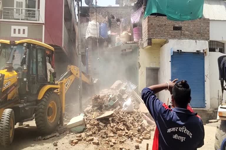 MP Rajgarh bulldozers ran at the houses