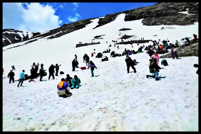 Rohtang Pass open for tourists on Tuesday