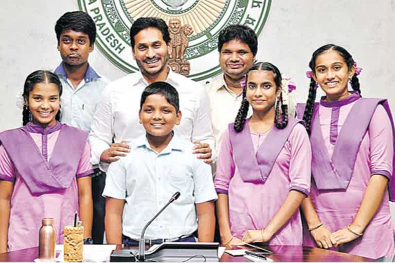 students meet cm jaga