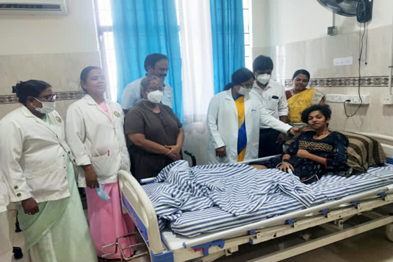 3ஆவது மாடியிலிருந்து தவறி விழுந்த சிந்துவிற்கு சிகிச்சை தொடக்கம்