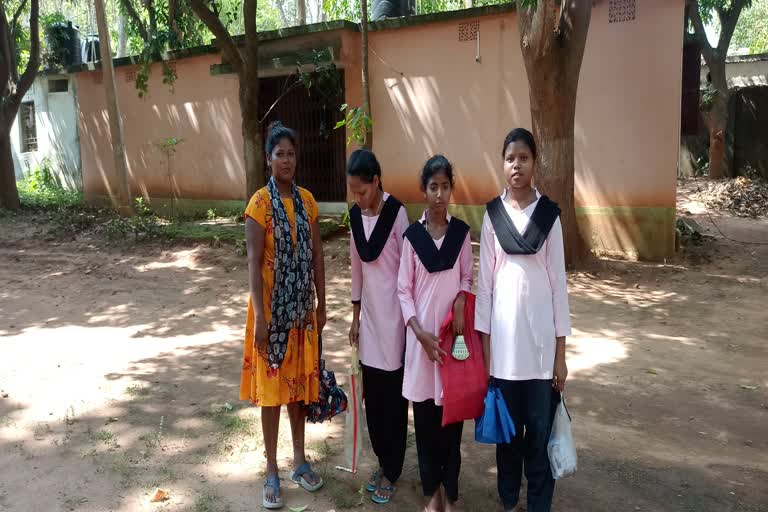 girls-upset-due-to-lack-of-toilets-in-womens-college-in-dumka