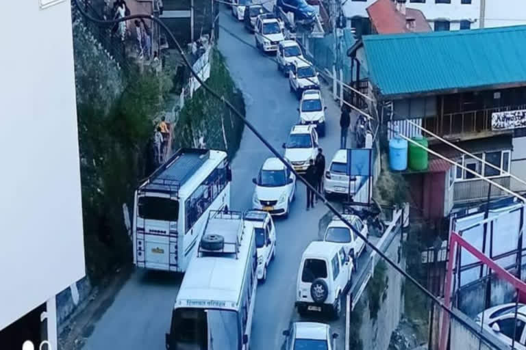 Truck stuck in shimla