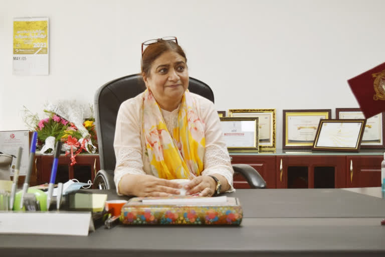 Prof Nilofar Khan takes charge as  Kashmir University first woman vice chancellor