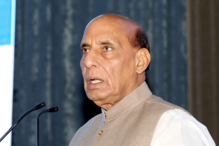 Rajnath Singhs flight diverted  Agra to Delhi flight  rains in Delhi  ಪ್ರತಿಕೂಲ ಹವಾಮಾನದಿಂದಾಗಿ ವಿಮಾನ ಮಾರ್ಗ ಬದಲಾವಣೆ  ರಕ್ಷಣಾ ಸಚಿವ ರಾಜನಾಥ್ ಸಿಂಗ್ ಪ್ರಯಾಣಿಸುತ್ತಿದ್ದ ವಿಮಾನ ಮಾರ್ಗ ಬದಲಾವಣೆ  ದೆಹಲಿಯಲ್ಲಿ ವಿಪರೀತ ಮಳೆ