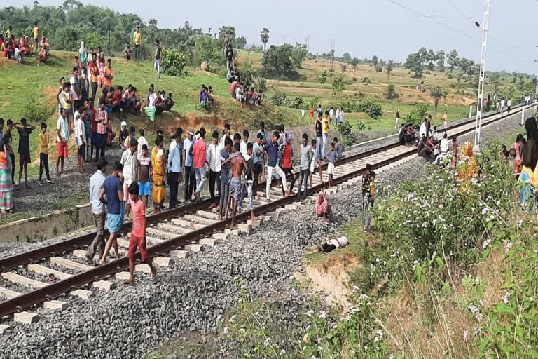 three-dead-body-of-minors-found-on-railway-track-in-dumka