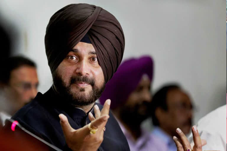 Navjot Sidhu  Navjot Sidhu becomes prisoner number 241383 in Patiala Jai  നവജ്യോത് സിങ് സിദ്ദുവിനെ പട്യാല സെൻട്രൽ ജയിലിലേക്ക് മാറ്റി  നവജ്യോത് സിങ് സിദ്ദു ഇനി തടവ് പുളഅലി  പട്യാല സെൻട്രൽ ജയിലിൽ ബാരക് നമ്പർ പത്തിൽ സിദ്ദു  നവജ്യോത് സിങ് സിദ്ദു കീഴടങ്ങി  കൊലപാതകക്കേസിൽ നവജ്യോത് സിങ് സിദ്ദുവിനെ ജയിലിൽ പ്രവേശിപ്പിച്ചു  Navjot Sidhu From Punjab Congress chief to Patiala jail