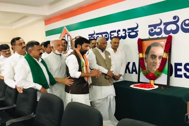 Rajiv Gandhi s Commemorative Ceremony held at KPCC Office