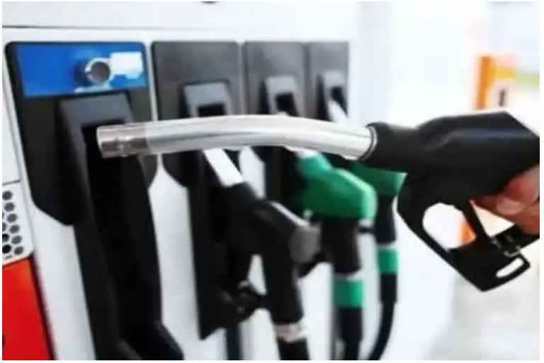 prtrol diesel prices reduced  central government reduces fuel price  nirmala seetharaman  petrol diesel prices  പെട്രോള്‍ ഡീസല്‍ വില കുറച്ചു  ഇന്ധന വില കുറച്ച് കേന്ദ്രസര്‍ക്കാര്‍  പെട്രോള്‍ വില  നിര്‍മ്മല സീതാരാമന്‍