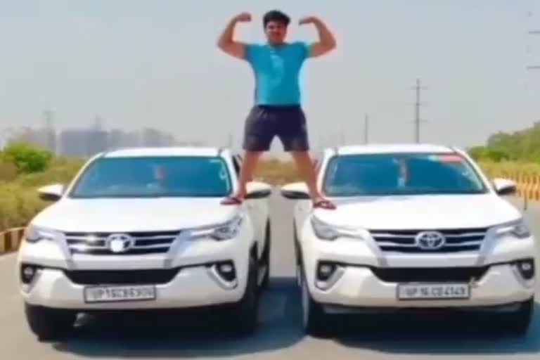 noidas-nobleman-stunts-on-two-fortuner-cars-police-could-not-arrest