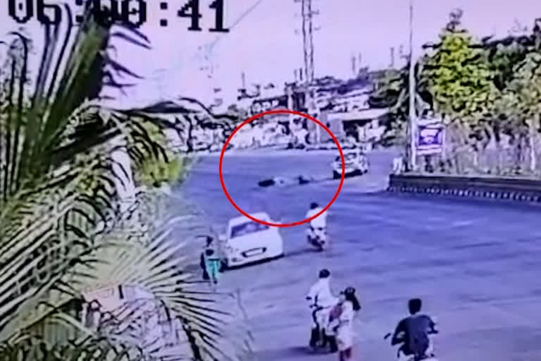 one person died in road accident  at khammam