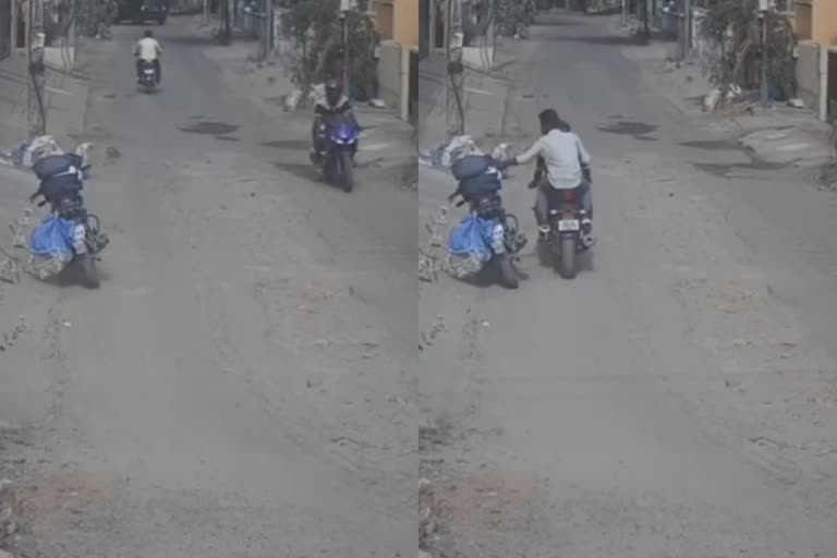 கொரியர் டெலிவரி செய்ய இருந்த பையை அலேக்காக தூக்கி சென்ற திருடர்கள் - அதிர்ச்சியூட்டும் சிசிடிவி!