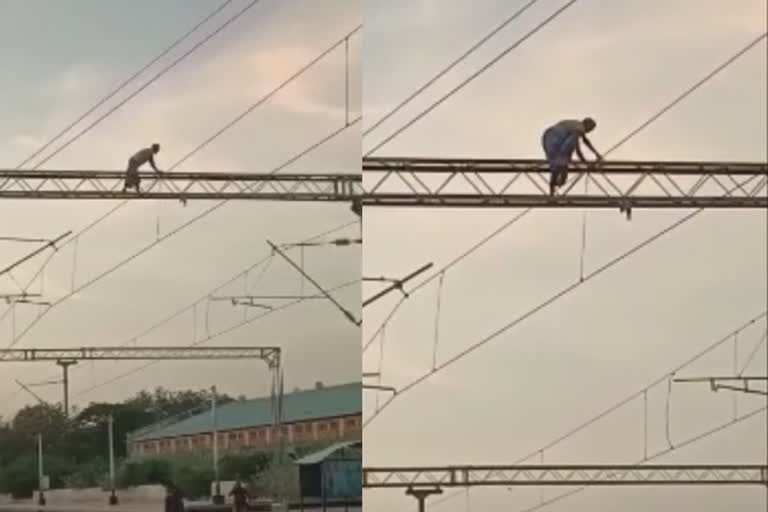 Video: புதுச்சேரியில் ரயில்வே மின் கம்பத்தில் ஏறி நின்ற முதியவர்!