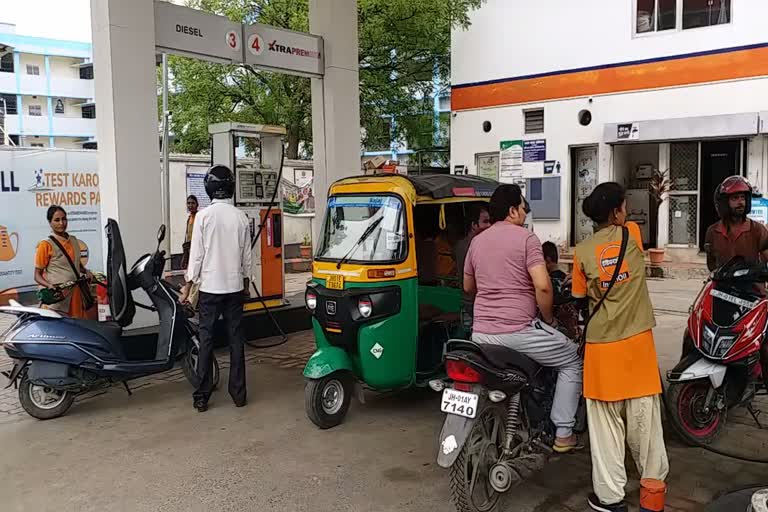 people-got-relief-after-reduction-in-price-of-petrol-diesel-in-jharkhand