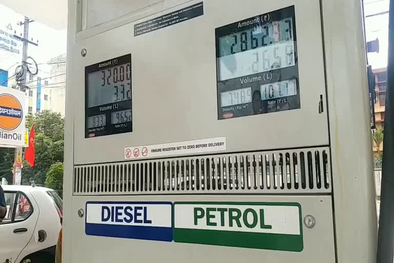 Kerala state government oil tax  government has not reduced petrol and diesel tax  പെട്രോൾ ഡീസൽ നികുതി  സംസ്ഥാന സര്‍ക്കാര്‍ ഇന്ധന നികുതി കുറച്ചില്ല  Oil Price Kerala