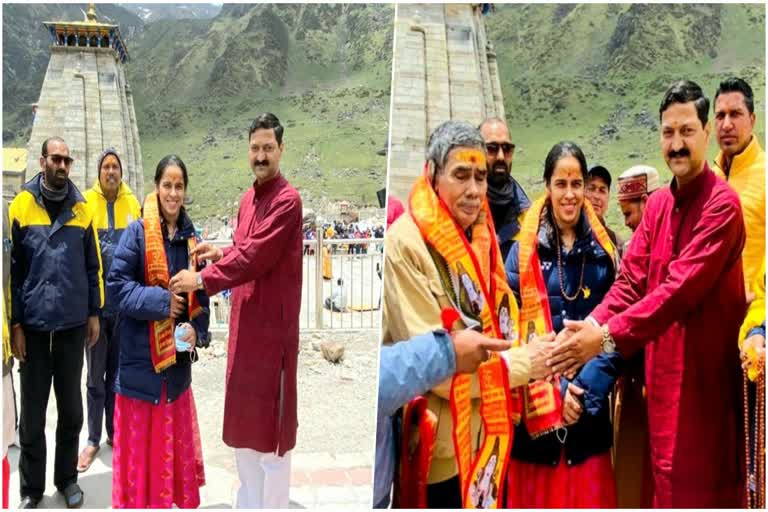 Badminton player Saina Nehwal reached kedarnath