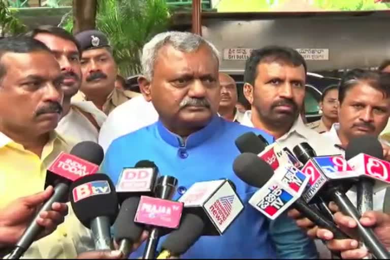 st-somashekhar-reaction-against-h-vishwanath