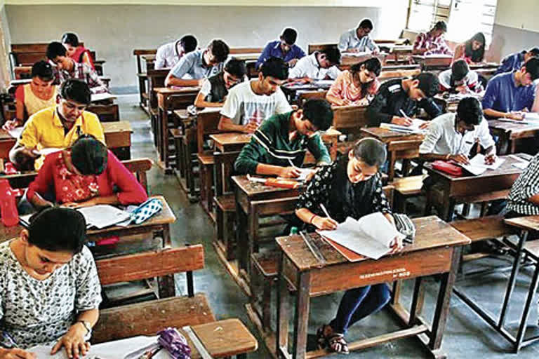 TSRTC Offers Free Bus rids for tenth class students in examinations time