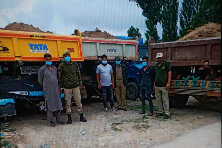 بڈگام پولیس میں معدنیات کی غیر قانونی کھدائی اور نقل و حمل میں 5 افراد گرفتار