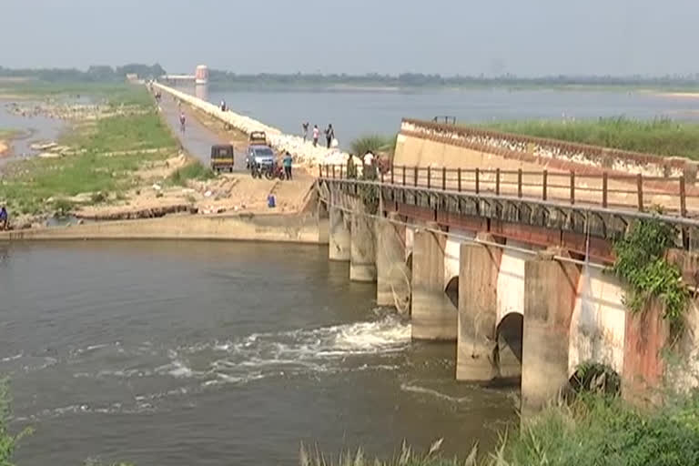 Sangam Barrage Bridge is still under construction since 14years
