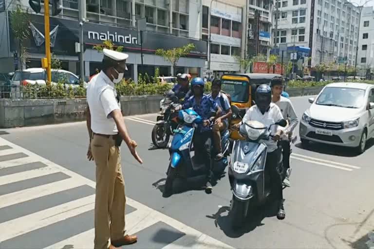 இனி பைக்கில் செல்லும் இருவரும் ஹெல்மெட் அணிய வேண்டும் இல்லயென்றால் அபராதம்!