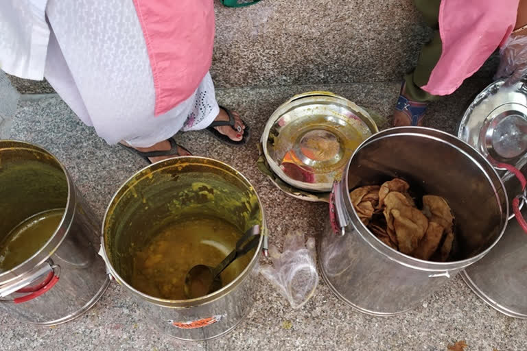 Nilanga Sub District Hospital  Wedding Ceremony  Several hospitalised after consuming food at a wedding in Latur  food poison at a wedding in latur maharashtra  food poison at a wedding  വിവാഹത്തിനിടെ ഭക്ഷ്യവിഷബാധ  ലാത്തൂരിൽ ഭക്ഷ്യവിഷബാധ  വധൂവരന്മാർക്ക് ഭക്ഷ്യവിഷബാധ