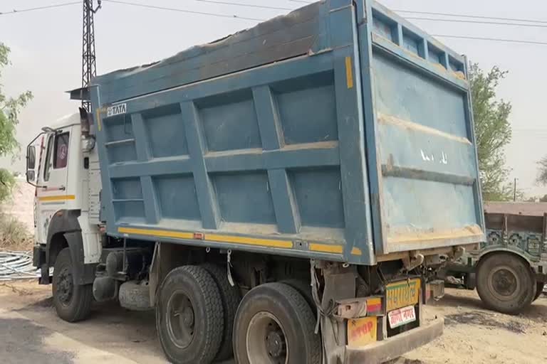 dumper driver broke the blockade in nagaur