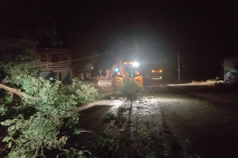 storm and rain in Balrampur