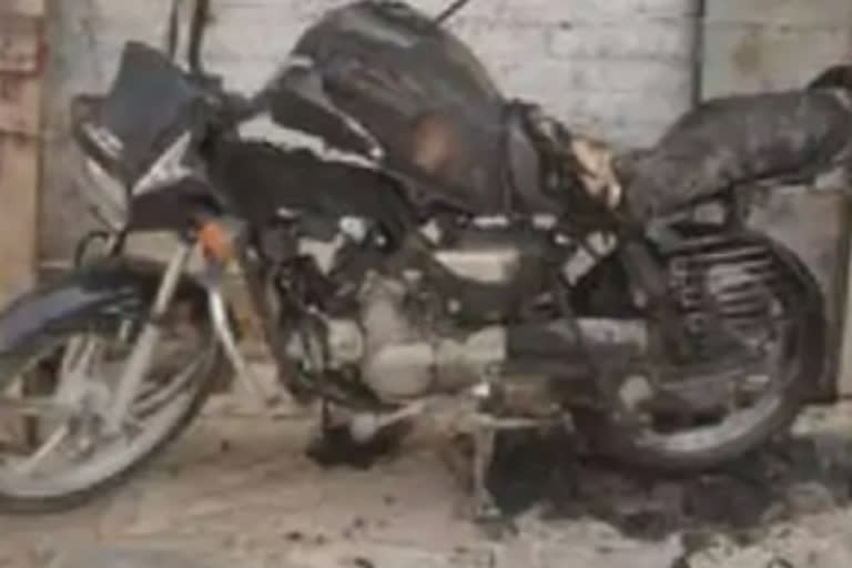 bhind bike burnt