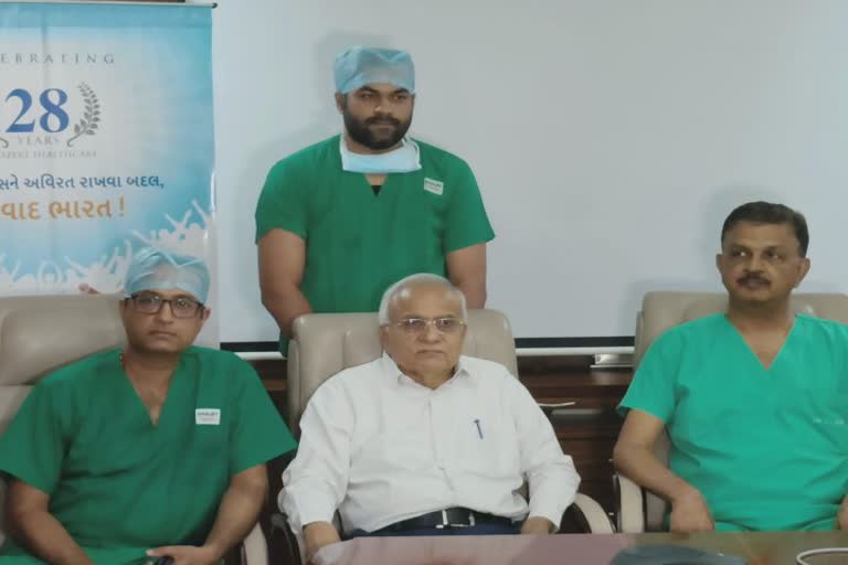 Hip Replacement Patient : વિદેશથી આવેલી મહિલા માટે અમદાવાદ આવી પોતાના પગ પર થઈ ચાલતી