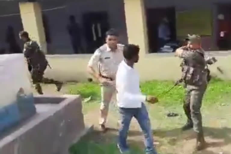 Attempt to snatch ballot paper in Bhadani Nagar police station area Ramgarh police lathi charge