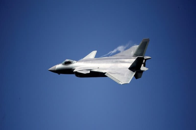 Chinese jet fighter fly over Japan