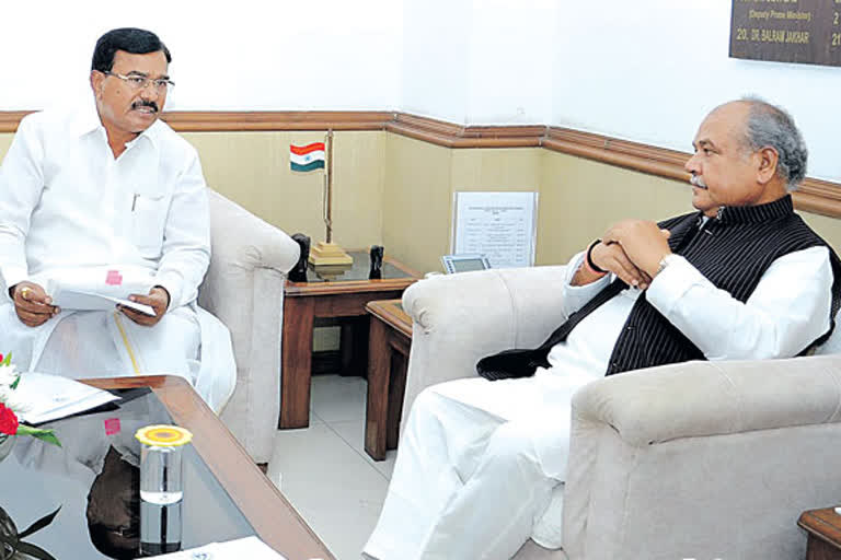Minister niranjan reddy met naredrasingh tomar in delhi