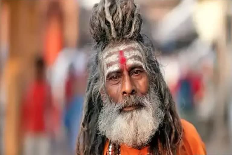 BRUTALITY WITH MONK IN KHANDWA MAN THRASHES SANYASI CUTS HAIR IN MADHYA PRADESH SADHU MOB LYNCHING CASE