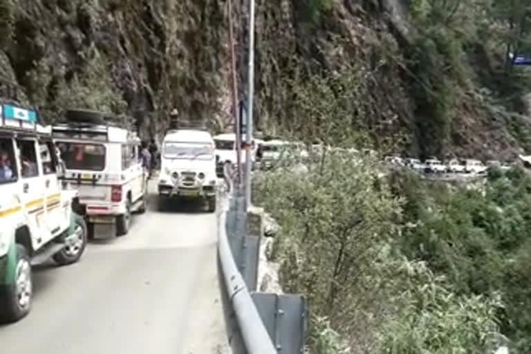 Pilgrims getting upset due to jam between Sonprayag to Gaurakund