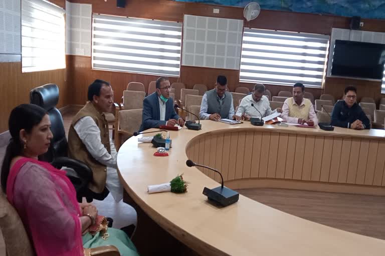 Cabinet Minister Dhan Singh Rawat held a review meeting of departments in Srinagar