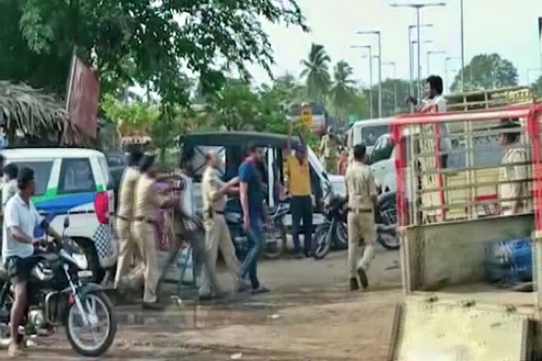 stones attack on SP vehicle in konaseema