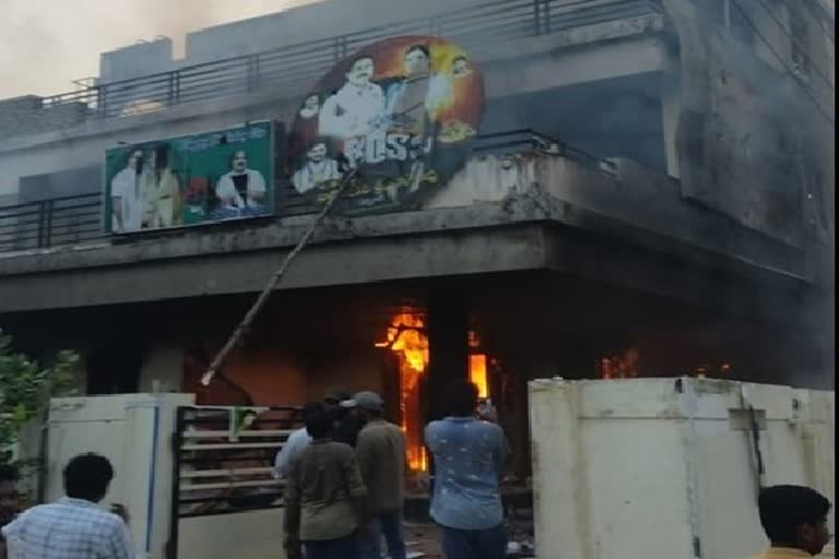 இயல்பு நிலைக்கு திரும்பிய அமலாபுரம்!- கட்டுக்குள் வைத்த காவல்துறையினர்