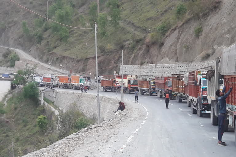 9 dead after cab falls into deep gorge on Srinagar-Kargil highway